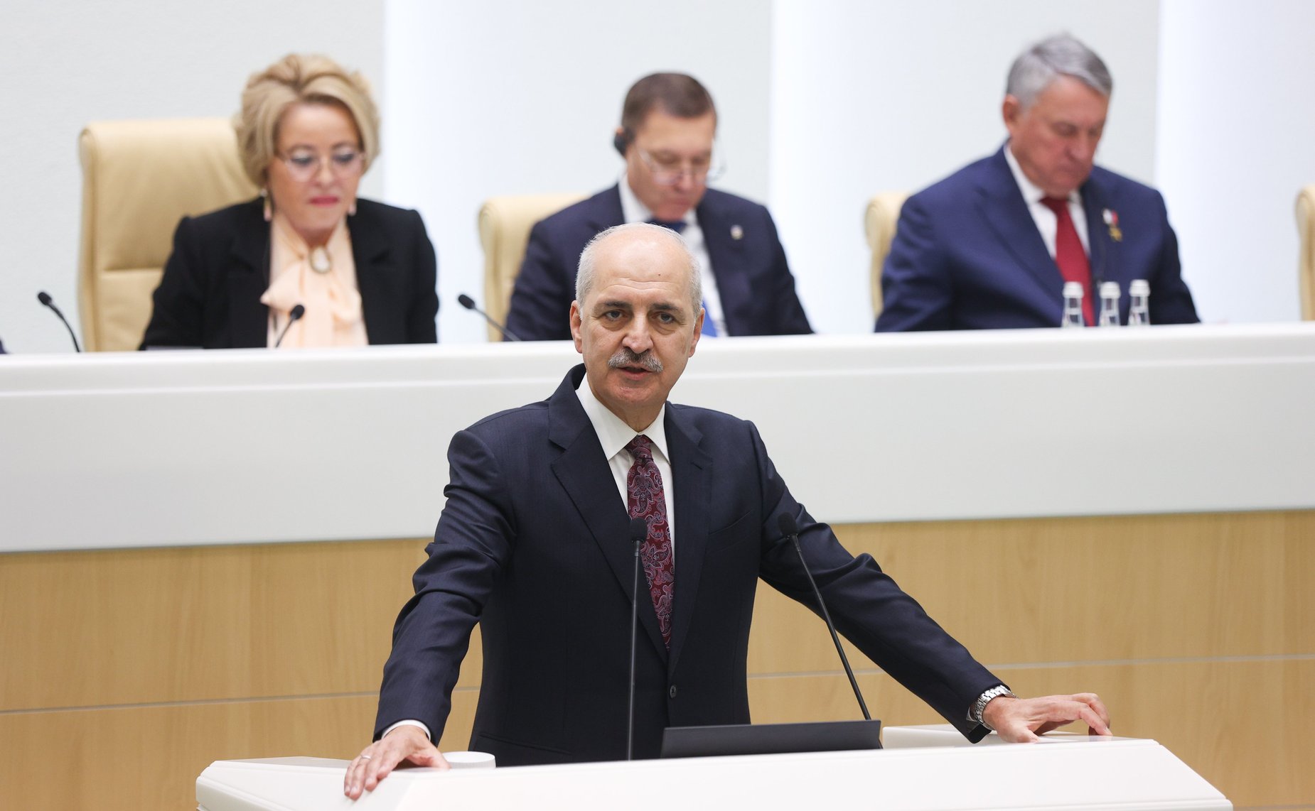 Председатель Великого национального собрания Турции Нуман Куртулмуш