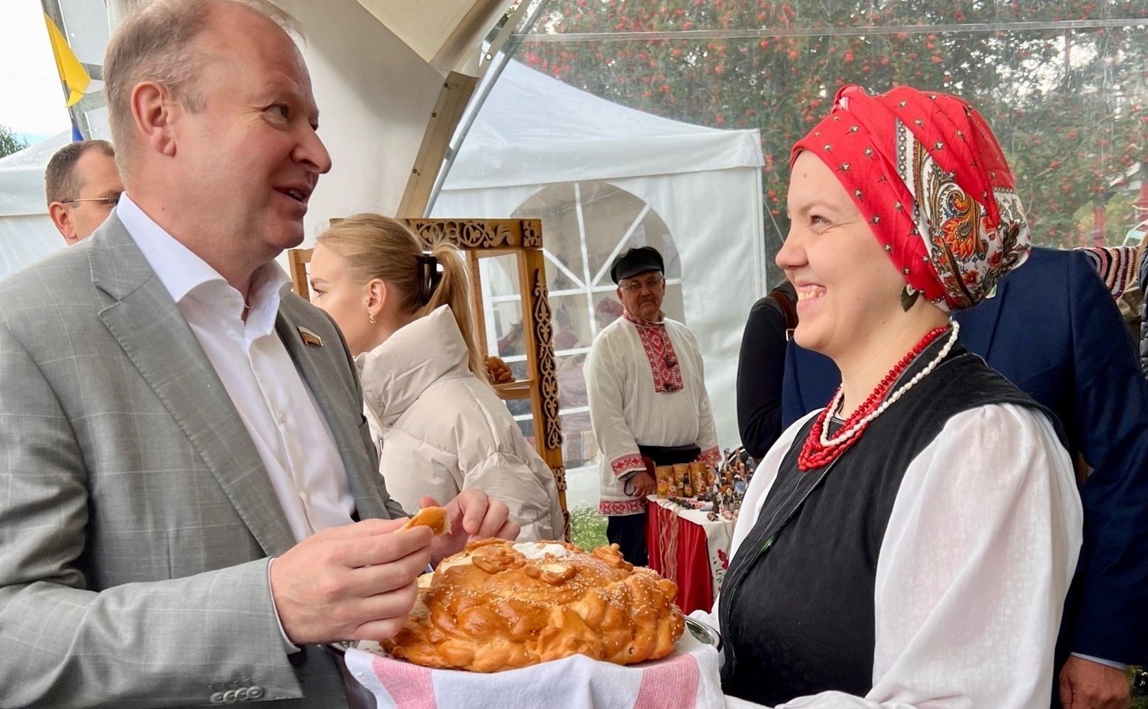 Виктор Шептий принял участие в торжественном открытии праздника День народов Среднего Урала