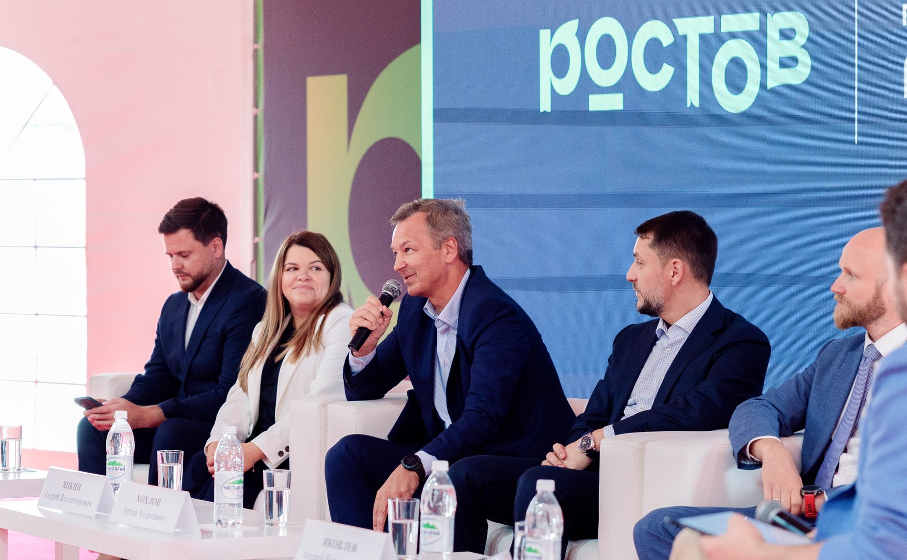 В ходе региональной поездки первый заместитель Председателя СФ Андрей Яцкин посетил ряд объектов и выступил на пленарной дискуссии Всероссийского молодежного образовательного форума «Ростов»