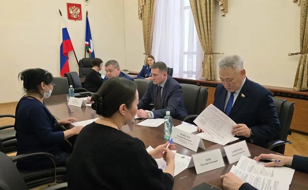 Сахамин Афанасьев совместно с прокурором Якутии Сергеем Дябкиным провели прием граждан