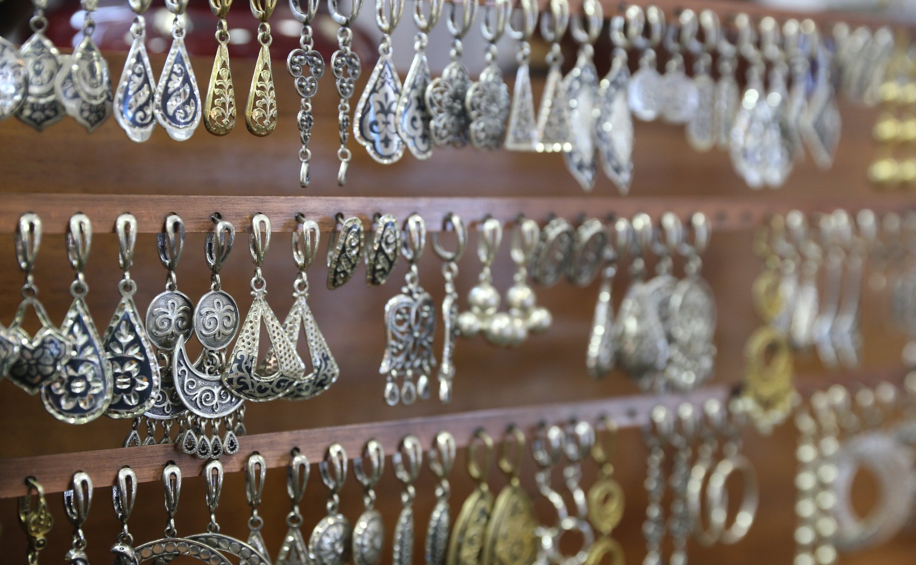 Валентина Матвиенко и Сергей Меликов посетили выставку, посвященную 100-летию Республики Дагестан