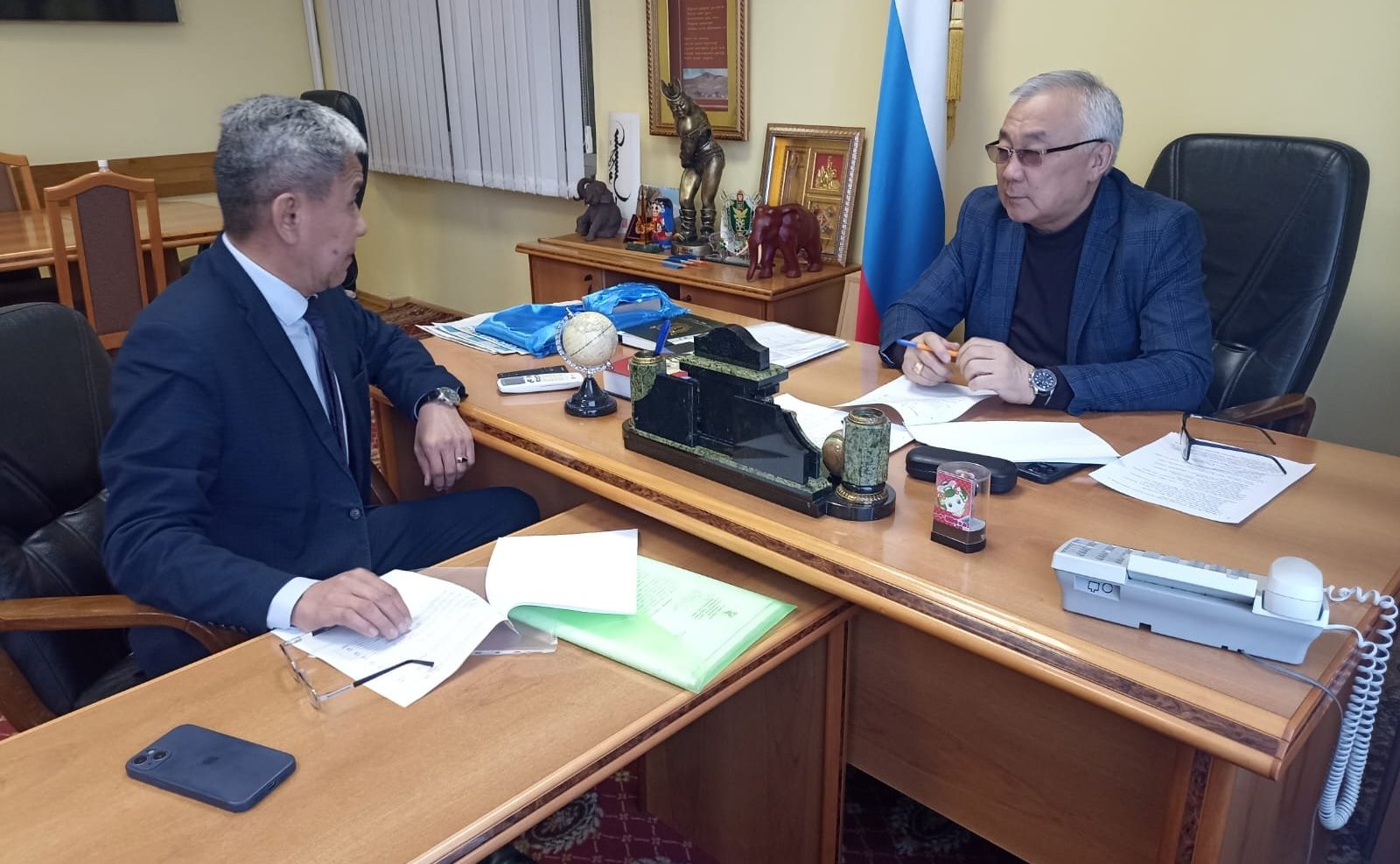 Баир Жамсуев во время рабочей поездки в регион провел прием граждан по личным вопросам в поселке Агинское