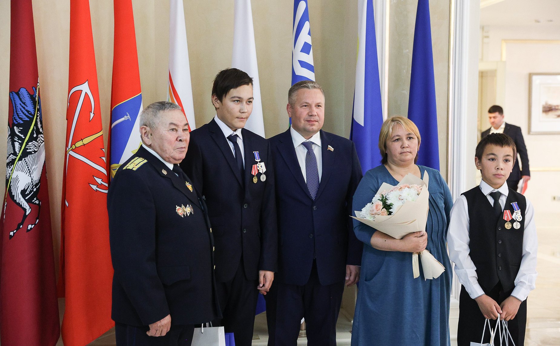 X торжественная церемония награждения детей и подростков, проявивших мужество в экстремальных ситуациях и спасших человеческие жизни