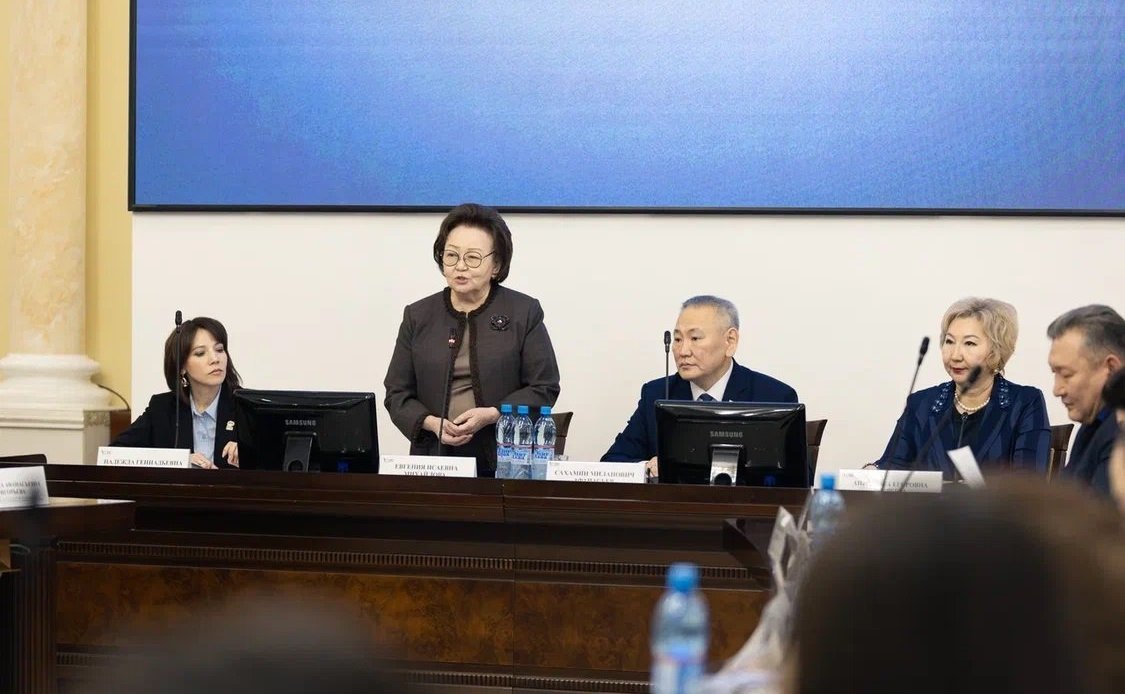 Сахамин Афанасьев принял участие в заседании Женского движения Якутии