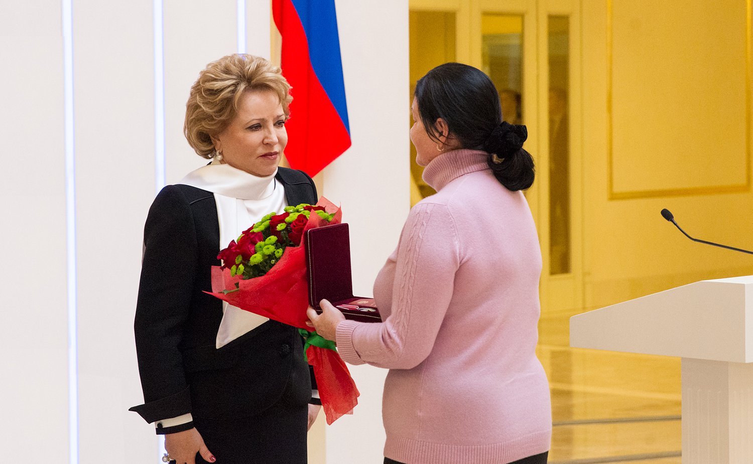 Церемония передачи наград родственникам погибших журналистов