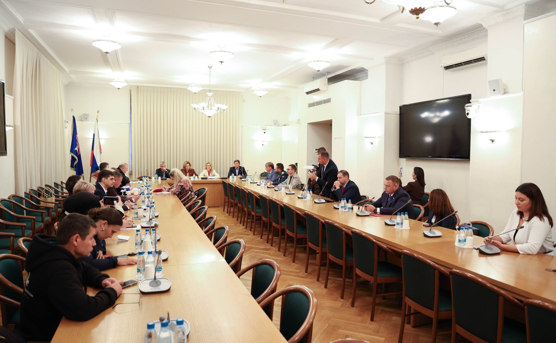 Сенаторы обсудили успешные практики и предложения по развитию НКО