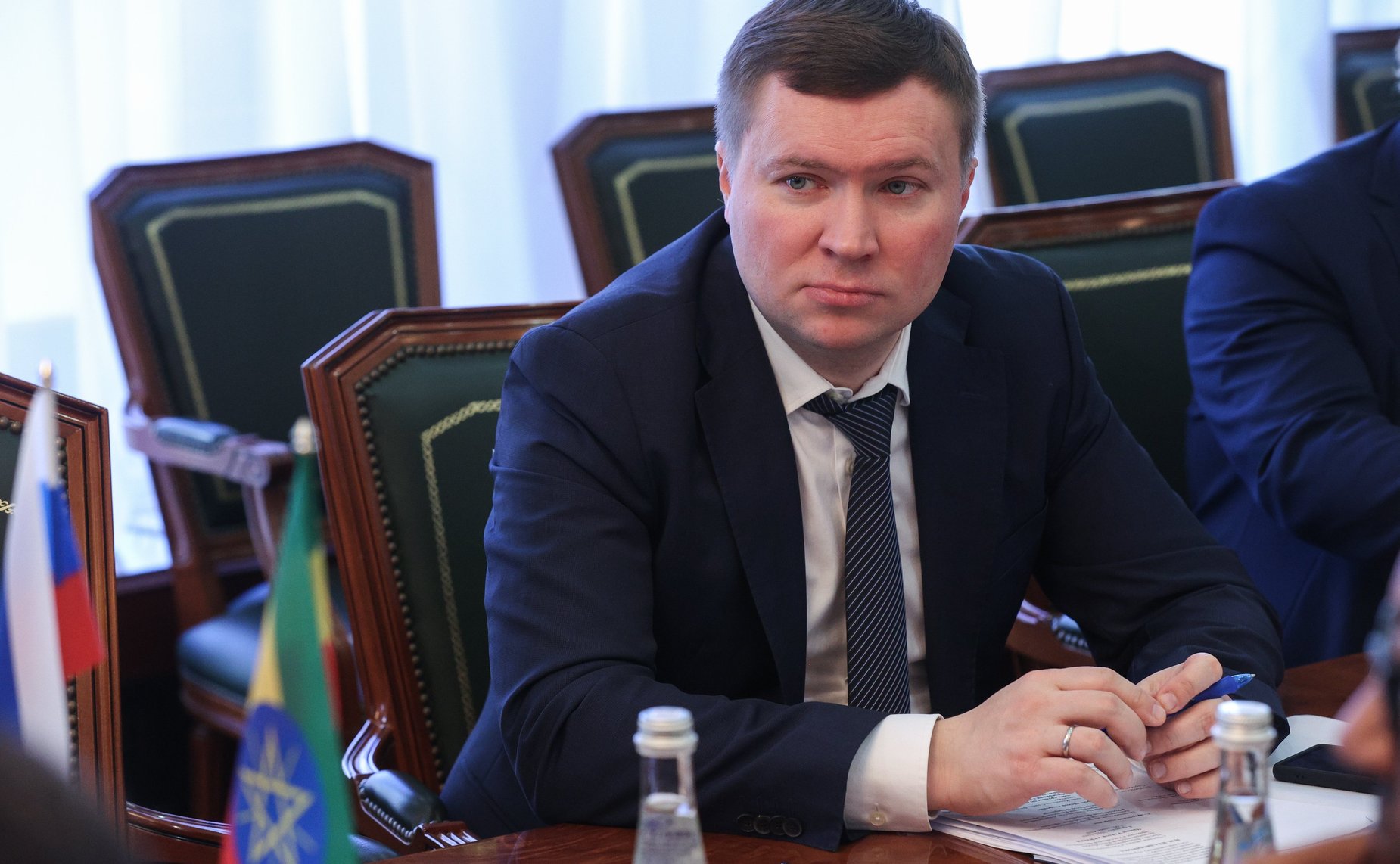 Николай Владимиров провел встречу с Чрезвычайным и Полномочным Послом Федеративной Демократической Республики Эфиопии в Российской Федерации Чамом Угалой Урятом
