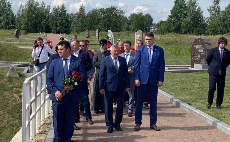 Сергей Михайлов принял участие в торжественном открытии стелы «Вечная память забайкальцам – защитникам Ленинграда» на Невском пятачке