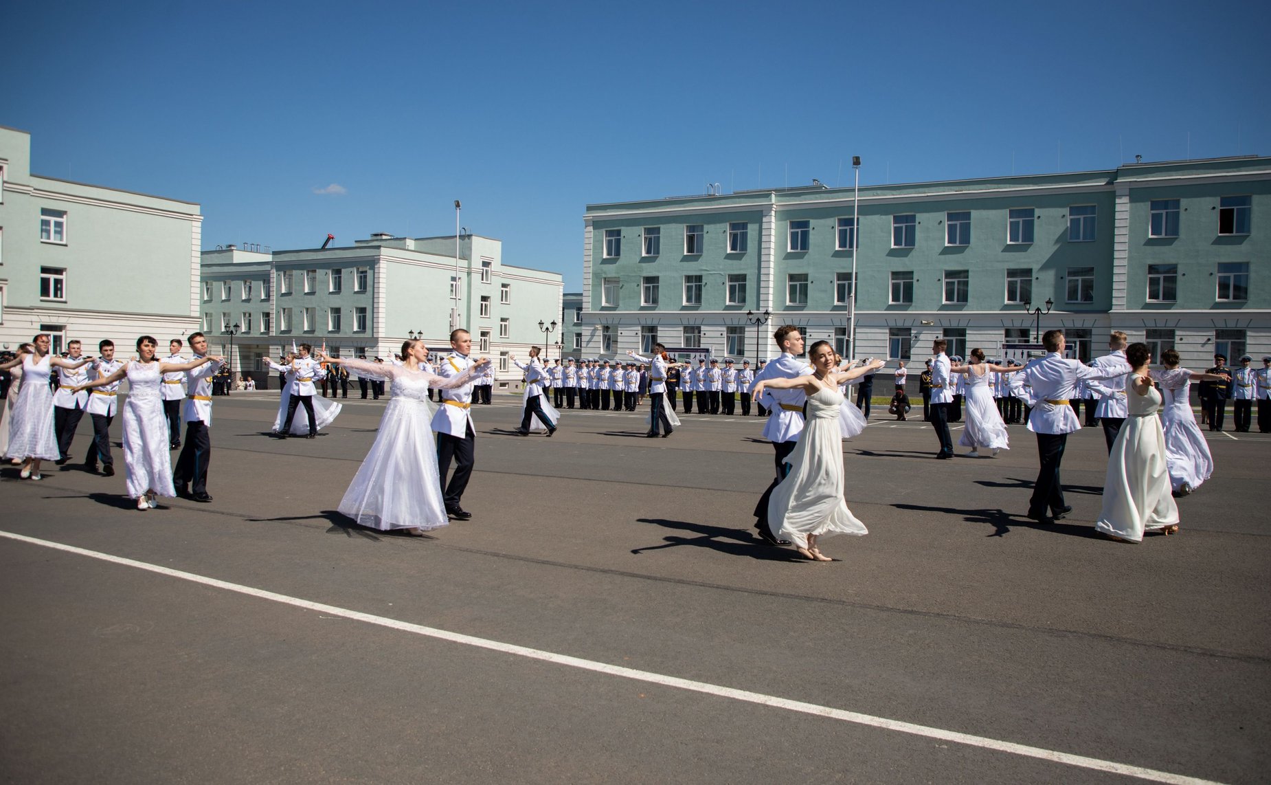 Александр Ракитин во время рабочей поездки в регион принял участие в торжественных мероприятиях, посвященных первому выпуску кадет в Петрозаводском Президентском кадетском училище