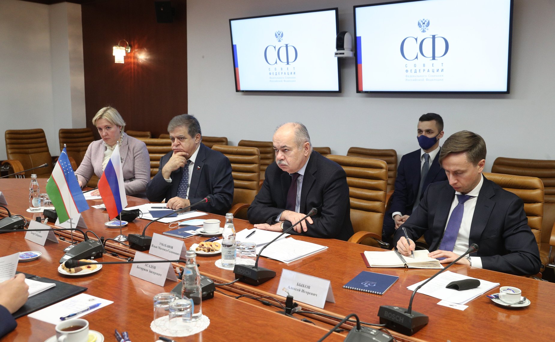 Ильяс Умаханов провел встречу с Чрезвычайным и Полномочным Послом Республики Узбекистан в Российской Федерации