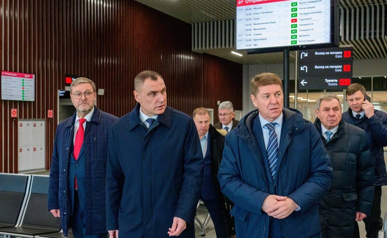 В рамках рабочей поездки сенаторы РФ совместно с главой Республики Марий Эл Юрием Зайцевым посетили в Йошкар-Оле аэропортовый комплекс города, универсальный крытый легкоатлетический манеж «Арена Марий Эл», учебный корпус Училища Олимпийского резерва