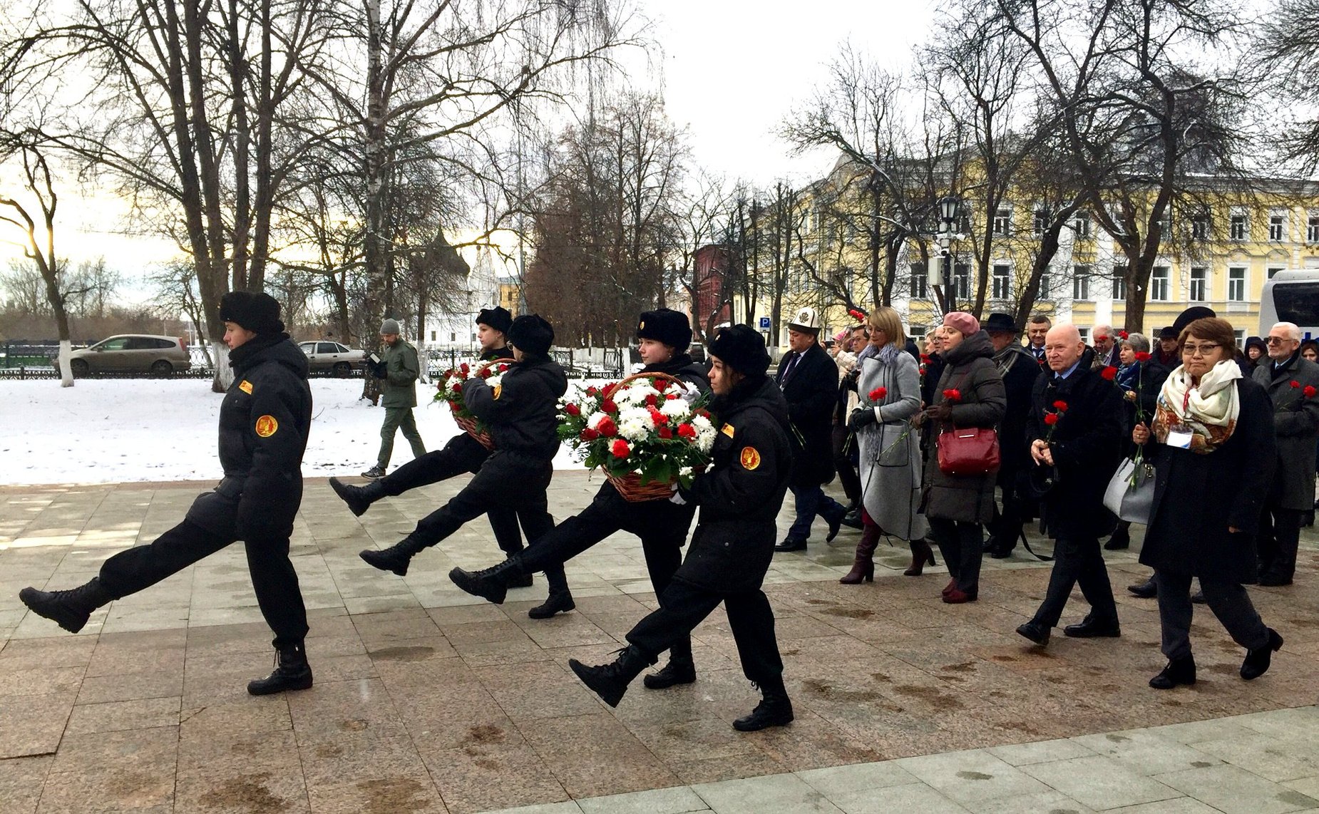 Торжественная церемония возложения цветов и венков к памятнику-монументу «Вечный огонь» в честь боевой и трудовой славы ярославцев в годы Великой Отечественной войны 1941—1945 годов
