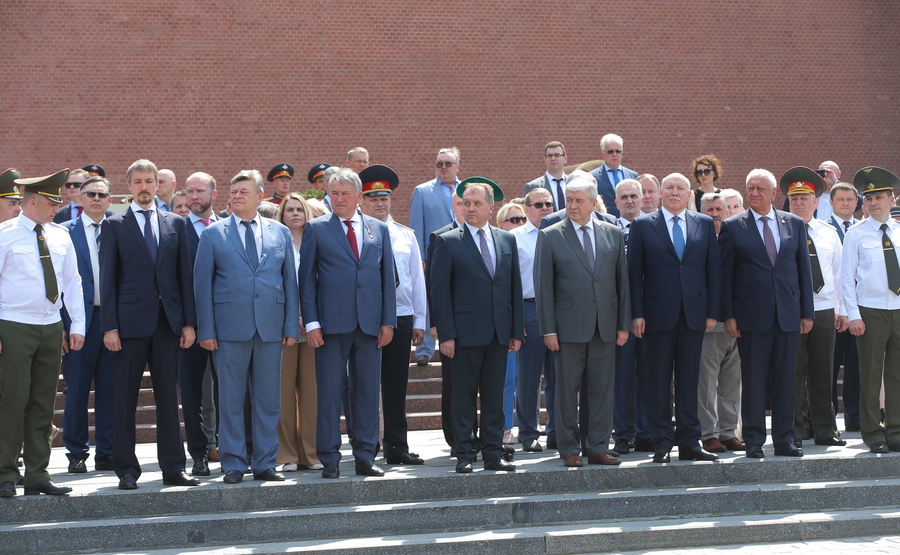 Участие сенаторов РФ в торжественной церемонии возложения венка от Посольства Республики Беларусь в РФ к Могиле неизвестного Солдата и цветов к мемориалам Город-Герой Минск и Брестская Крепость — Герой