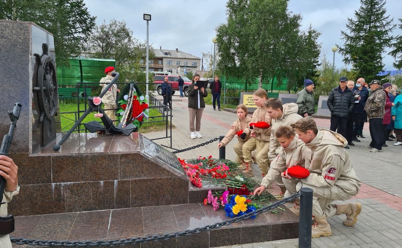 Торжественное мероприятие, посвященное 79-й годовщине гибели экипажа буксирного парохода «Комсомолец» в городе Нарьян-Маре