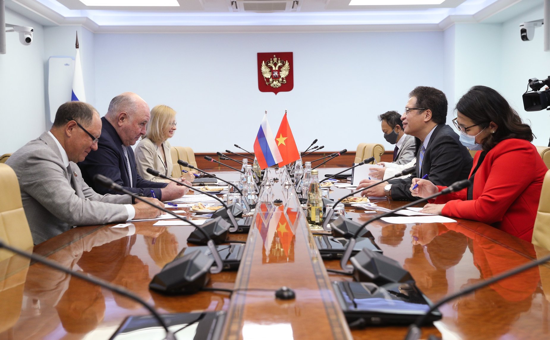 Встреча председателя Комитета СФ по международным делам Григория Карасина с Чрезвычайным и Полномочным Послом Социалистической Республики Вьетнам в РФ Данг Минь Кхоем