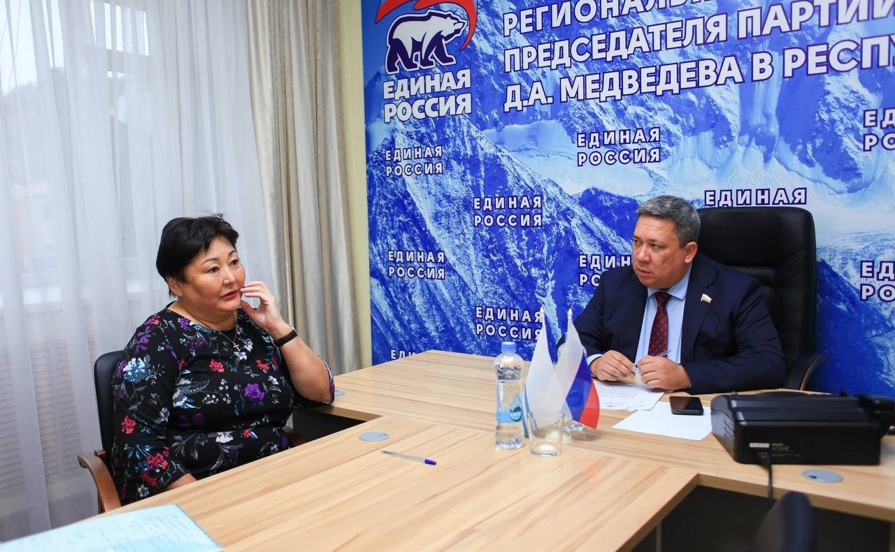 Владимир Полетаев в ходе региональной недели ответил на вопросы жителей региона в рамках приема граждан