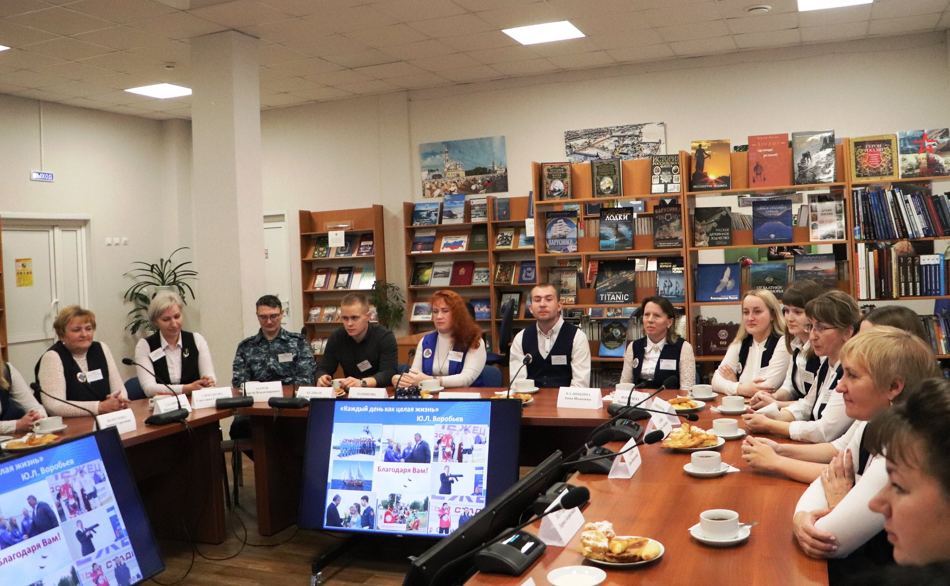 Ю. Воробьев провел встречу с педагогическим коллективом «Корабелов Прионежья»