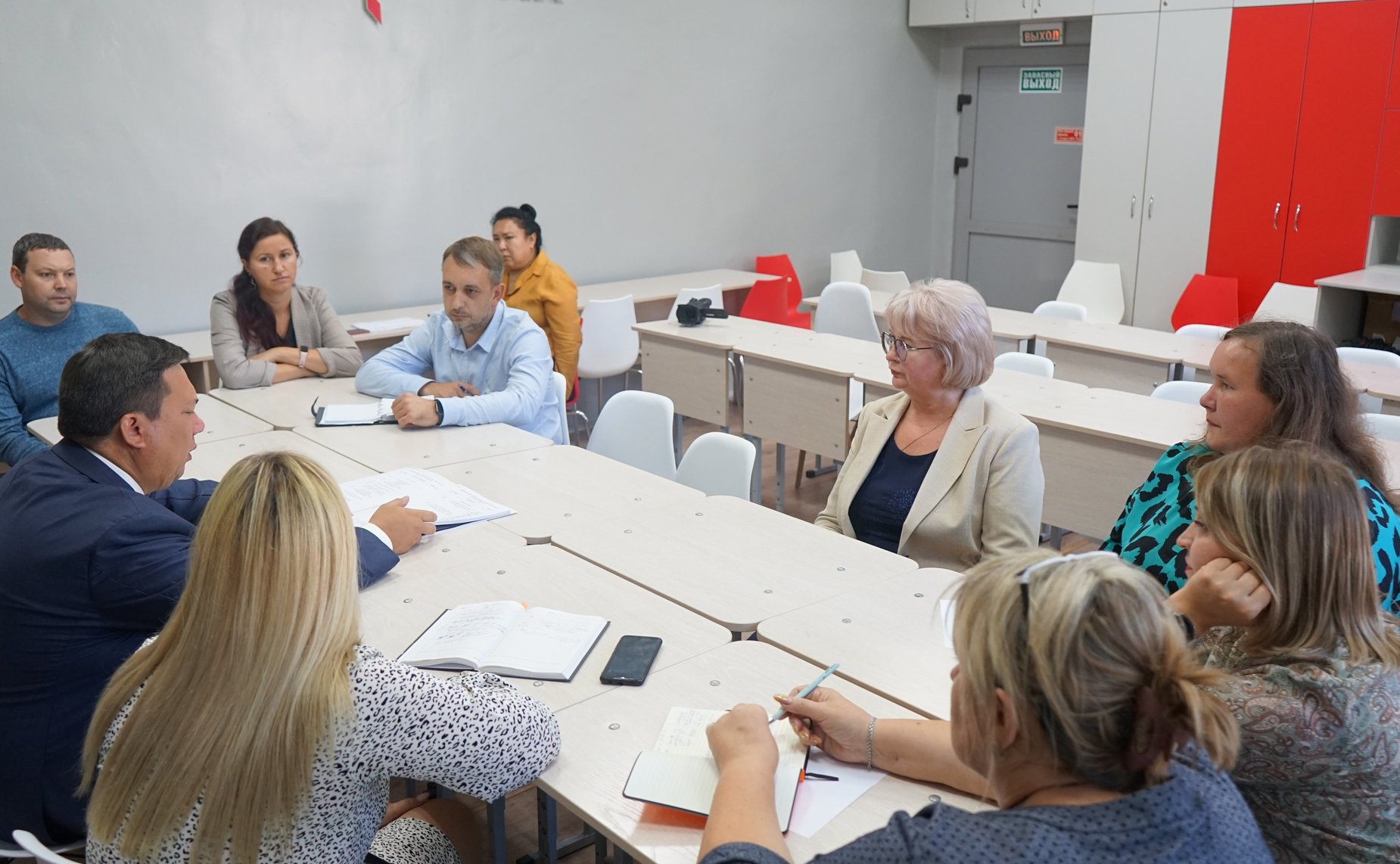 Владимир Полетаев посетил школы Горно-Алтайска