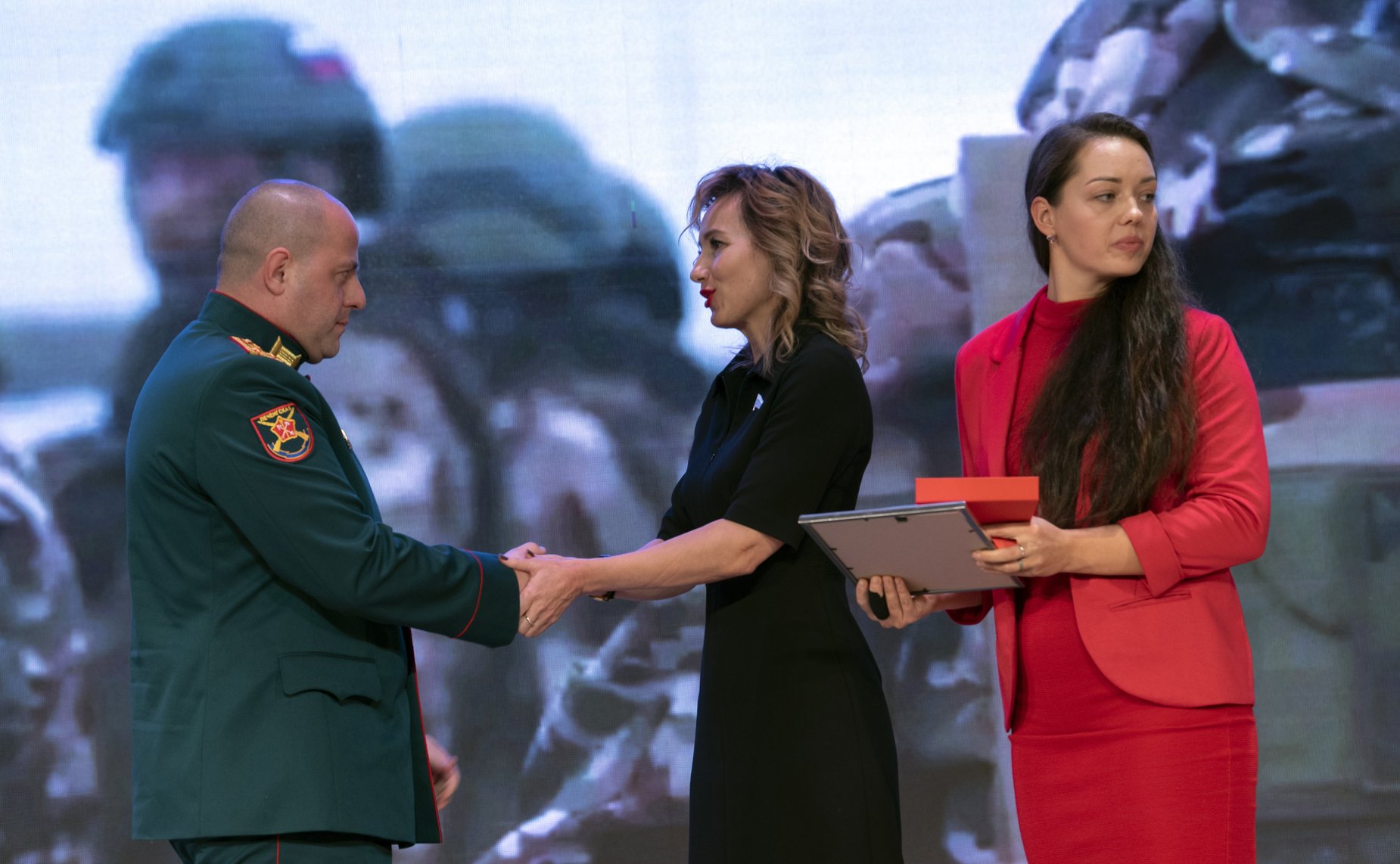 Татьяна Сахарова в рамках работы в регионе приняла участие в торжественной церемонии вручения общественных премий «Команда Путина»