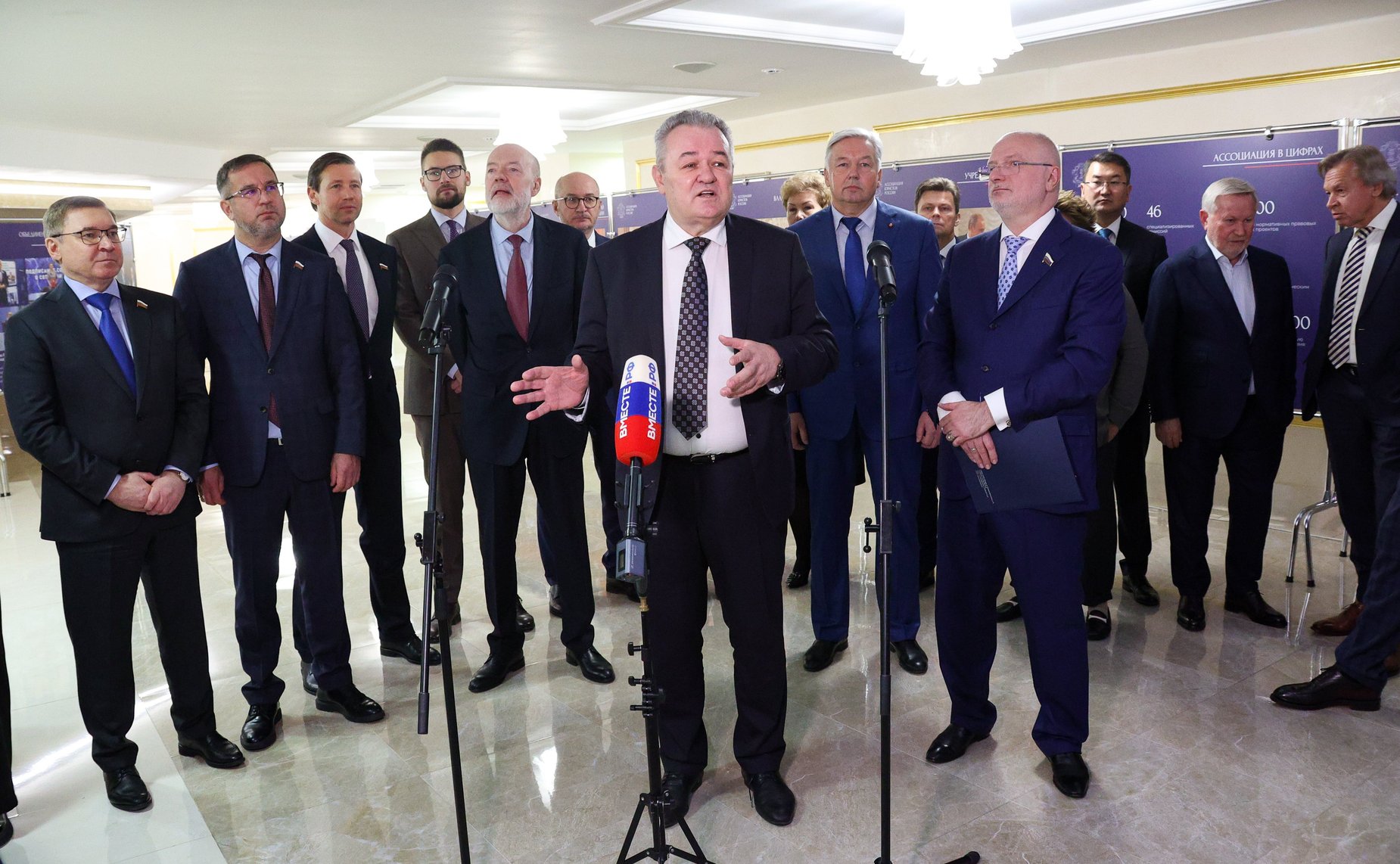 Андрей Клишас открыл выставку, посвященную 20-летию Ассоциации юристов России