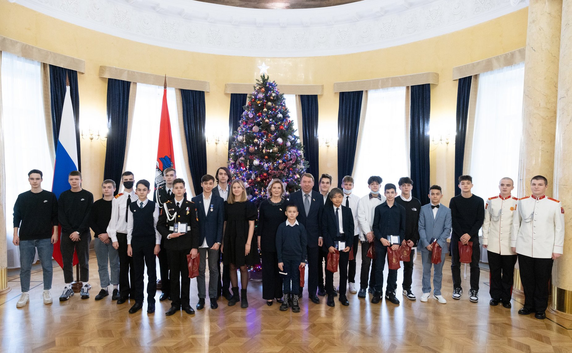 Инна Святенко и Владимир Кожин вручили награды детям-героям