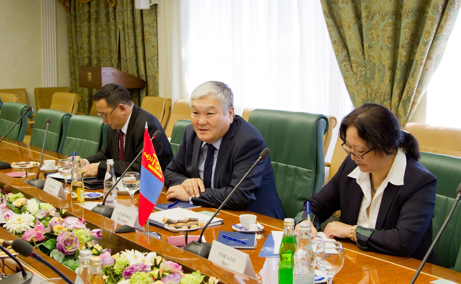 Встреча заместителя Председателя СФ А. Торшина с Чрезвычайным и Полномочным послом Монголии в России Ш. Алтангэрэлом