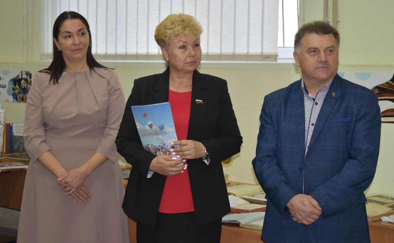 Ольга Бас в ходе поездки в регион посетила педагогический университет Луганска, в котором состоялось открытие «Музея Букваря»