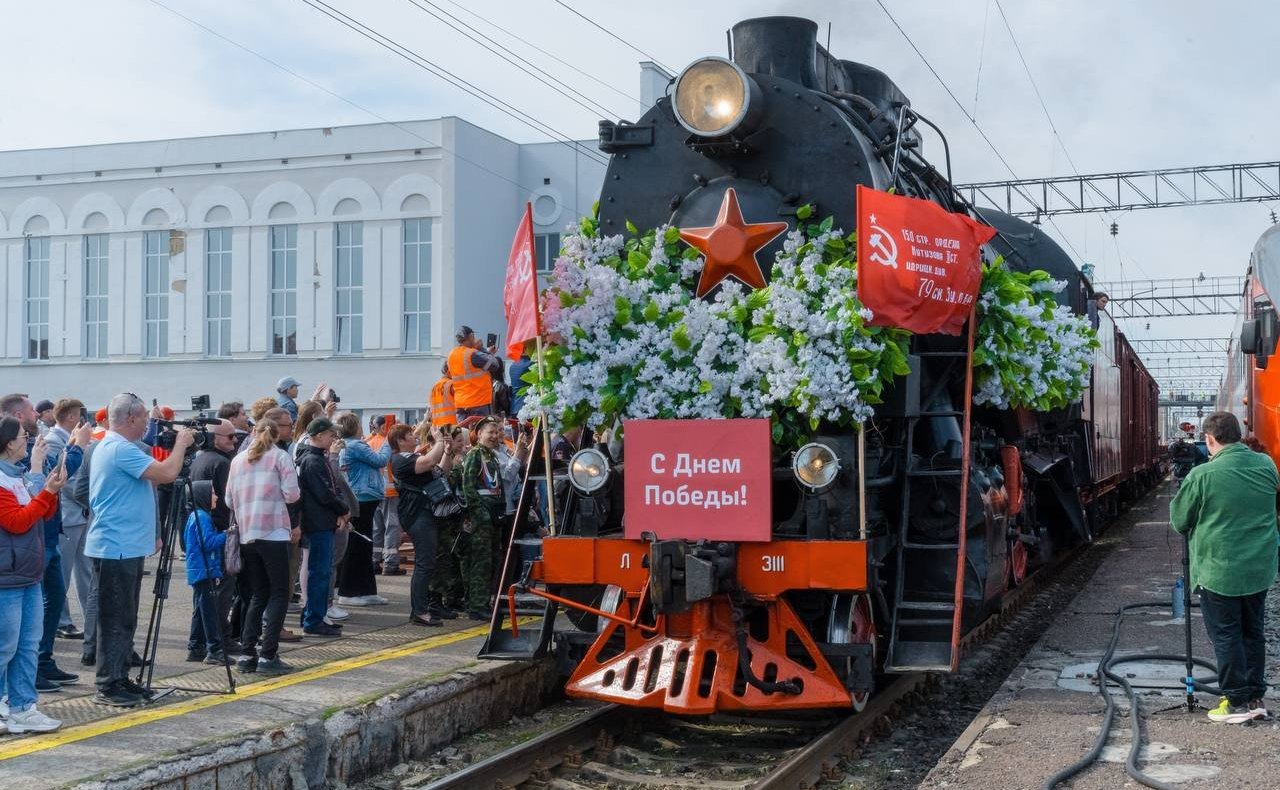Председатель Комитета СФ по федеративному устройству, региональной политике, местному самоуправлению и делам Севера Андрей Шевченко принял участие в торжественной встрече «Поезда Победы» на вокзале Оренбурга