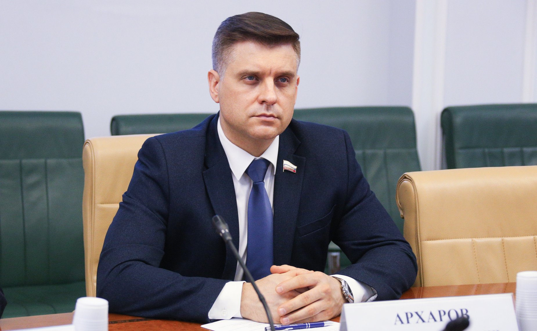 Юрий Архаров