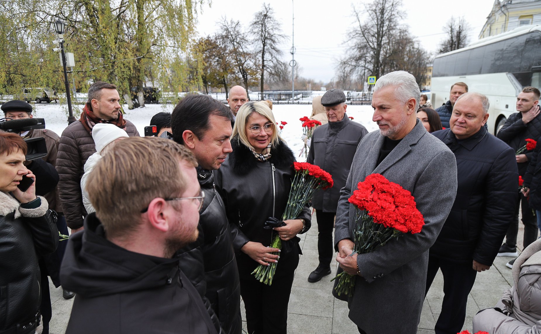 Российские и белорусские парламентарии возложили цветы к Вечному огню в Ярославле и почтили память погибших в годы Великой Отечественной войны