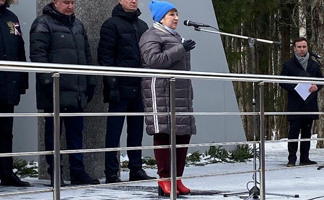 Ольга Хохлова почтила память Героев Советского Союза Ю. Гагарина и В. Серегина