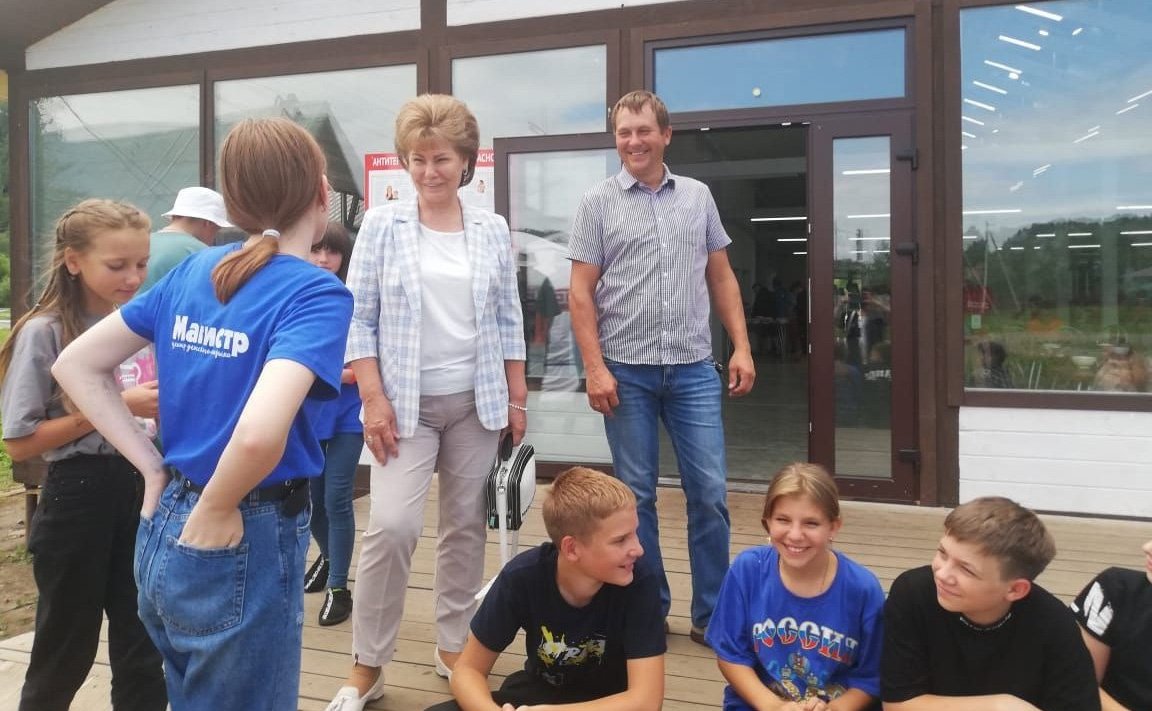 Татьяна Гигель в ходе рабочей командировки по региону побывала в летнем оздоровительном лагере «Кедровый» в Чойском районе