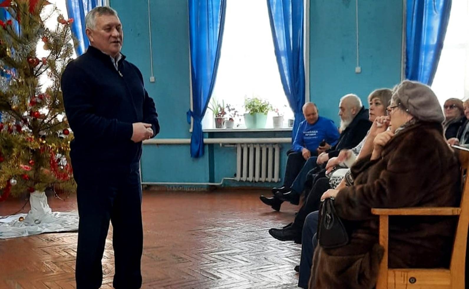Сергей Михайлов встретился с педагогами Нижнеильдиканской школы и жителями села