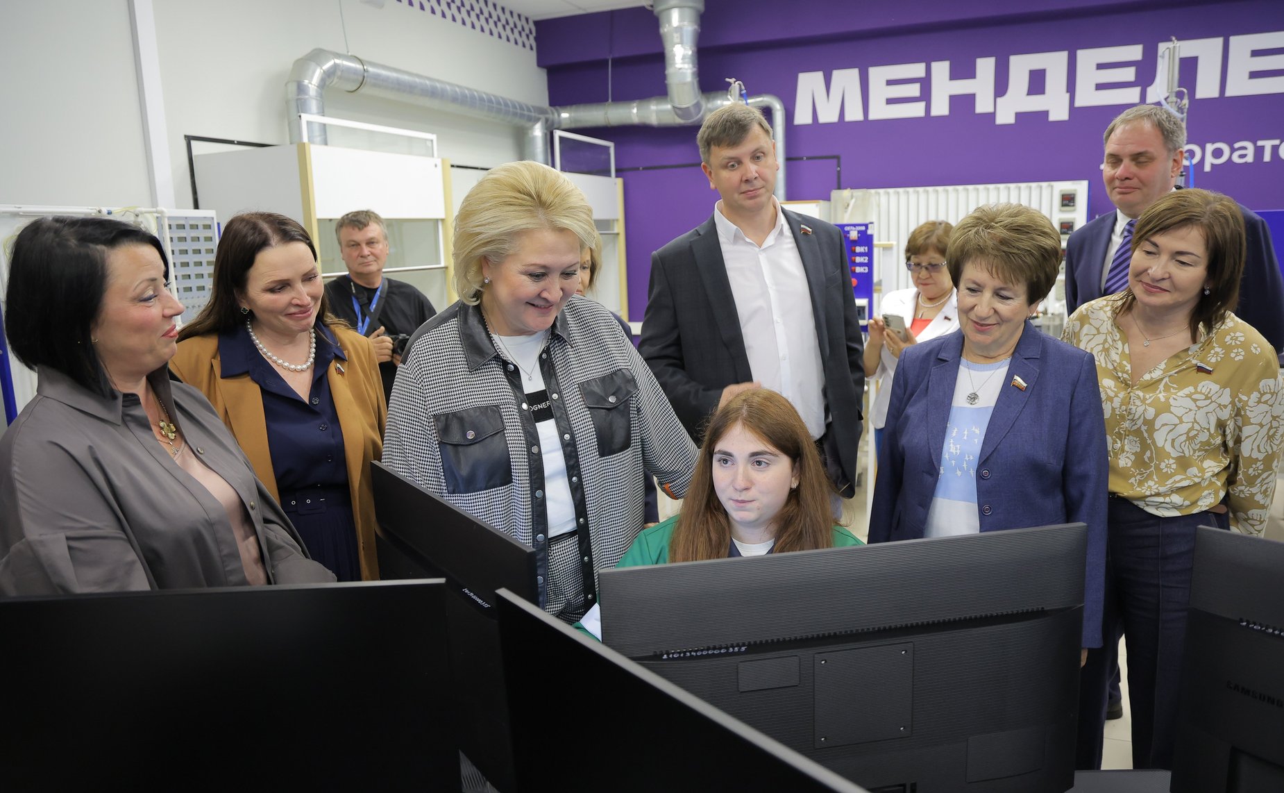 Выездное заседание Комитета Совета Федерации по науке, образованию и культуре «Развитие системы непрерывного образования для обеспечения технологического лидерства региона ( на примере Вологодской области)» Посещение химико-технологического колледжа