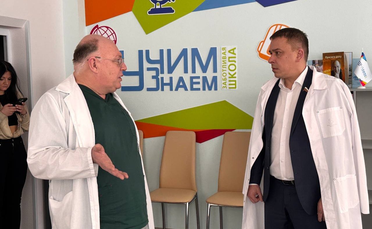 Айрат Гибатдинов посетил детское онкологическое отделение Ульяновской ОДКБ