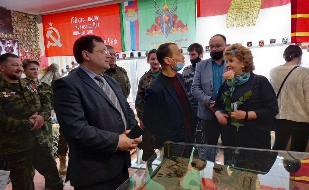 Нина Куликовских посетила Музей смоленской старины в средней школе № 3 поселка Верхнеднепровский Дорогобужского района