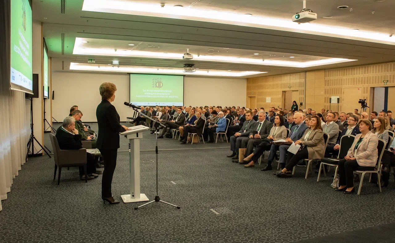 Татьяна Гигель приняла участие в 24-м Петербургском международном лесопромышленном форуме