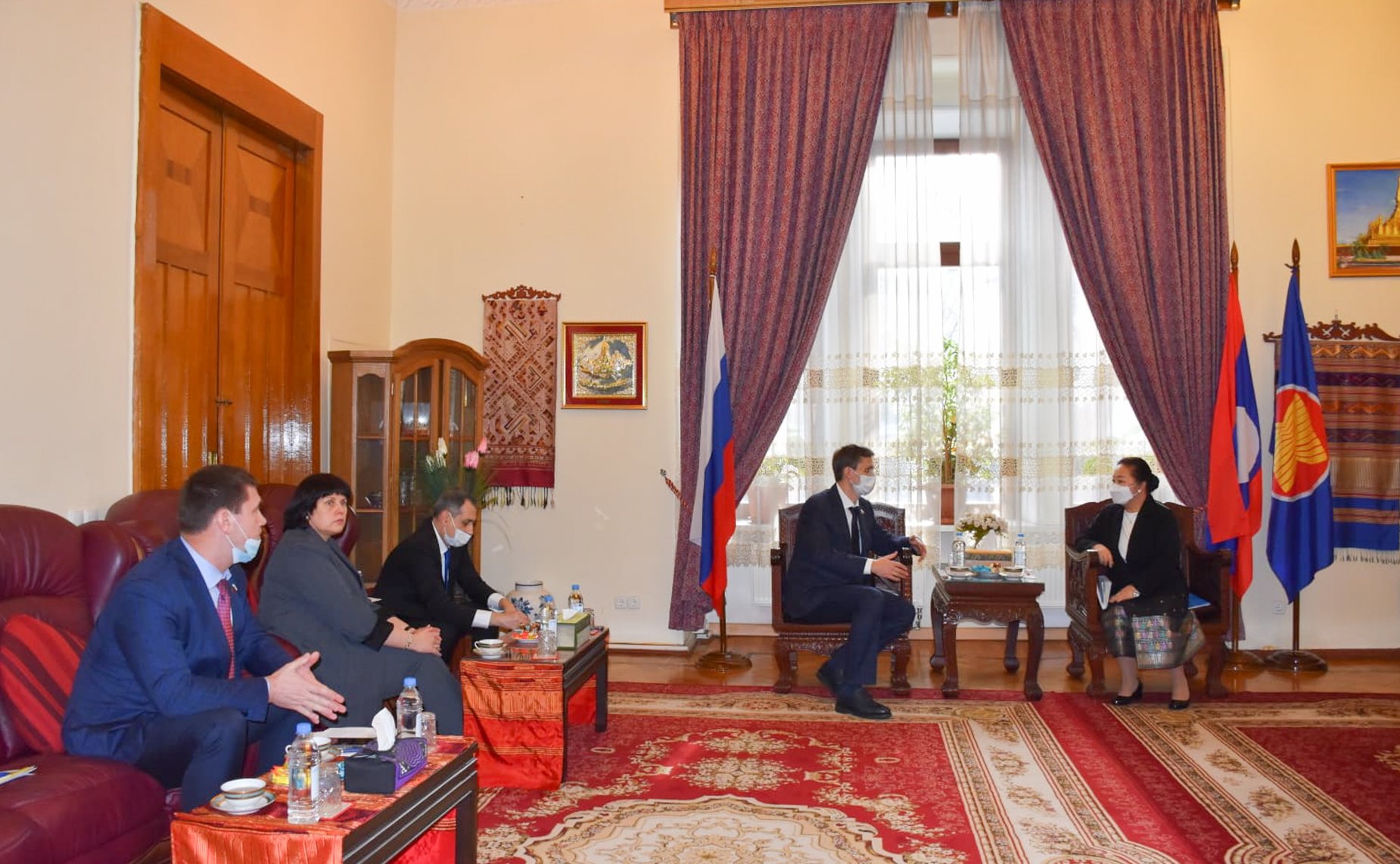 Встреча сенаторов РФ с Чрезвычайным и Полномочным Послом Лаоса в Российской Федерации