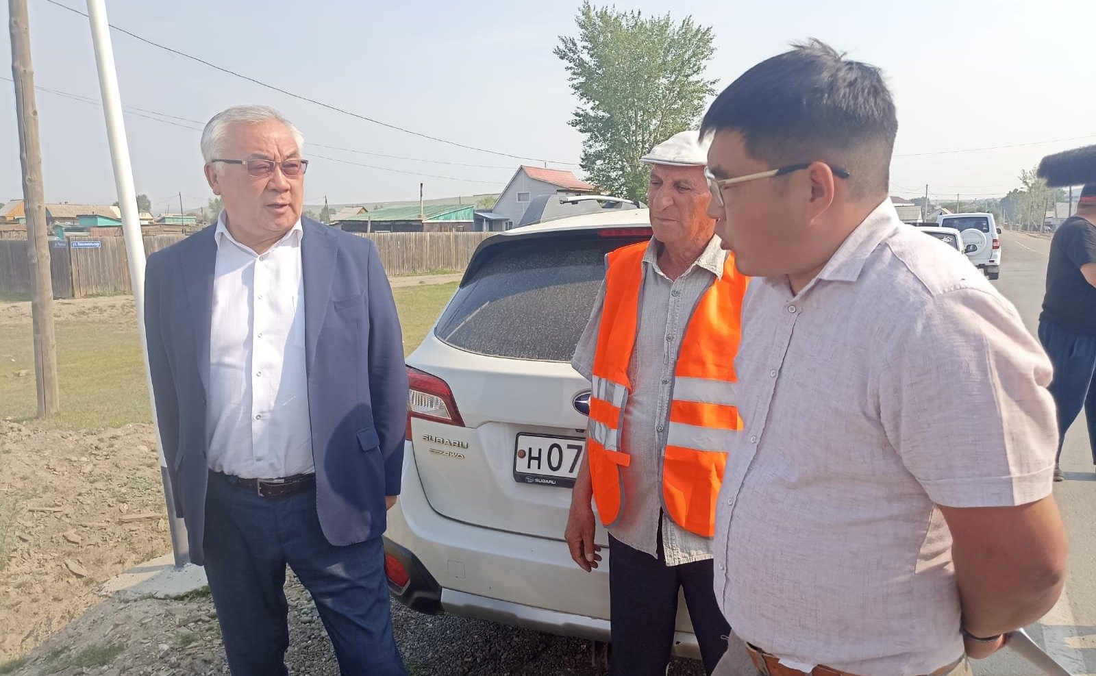 Баир Жамcуев оценил ход работ на объектах Могойтуйского района