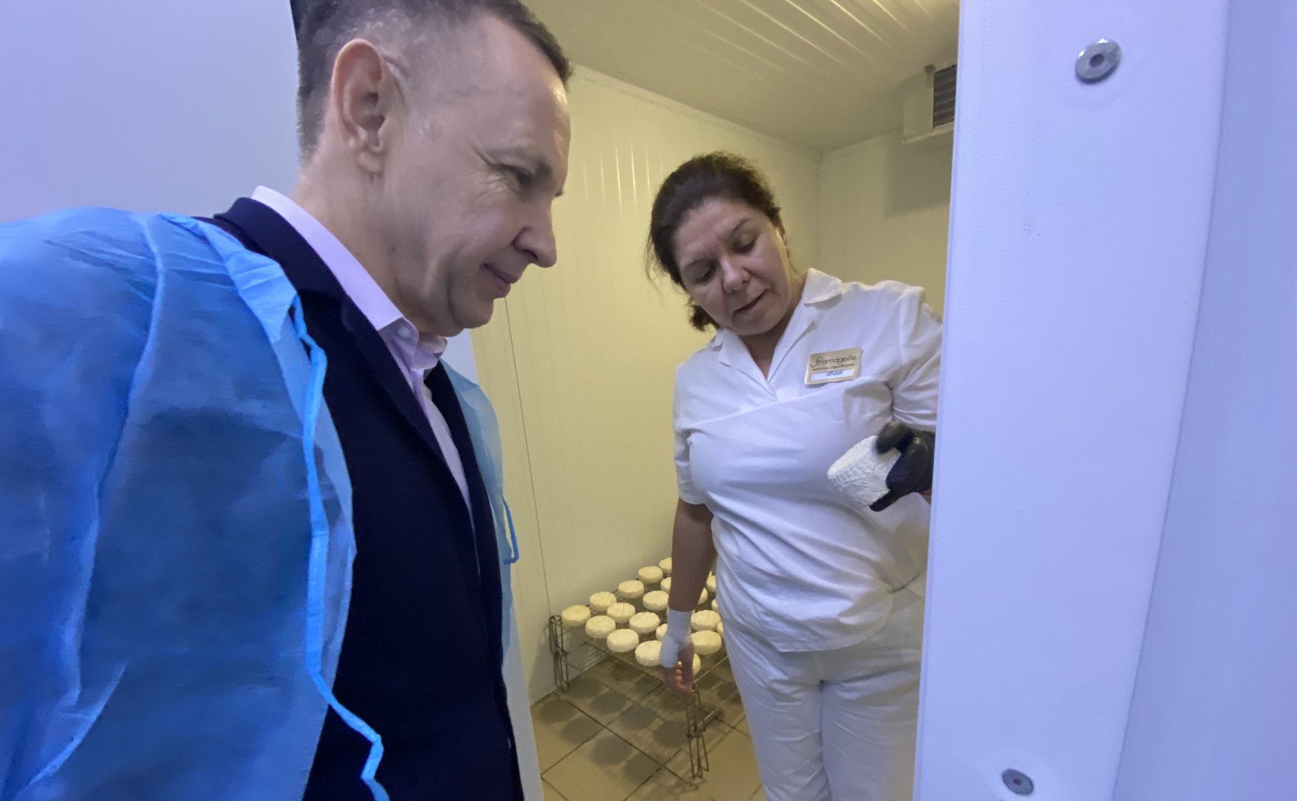 Олег Алексеев в ходе работы в регионе вместе с заместителем министра Саратовской областью Натальей Мариевской посетил сыроварню