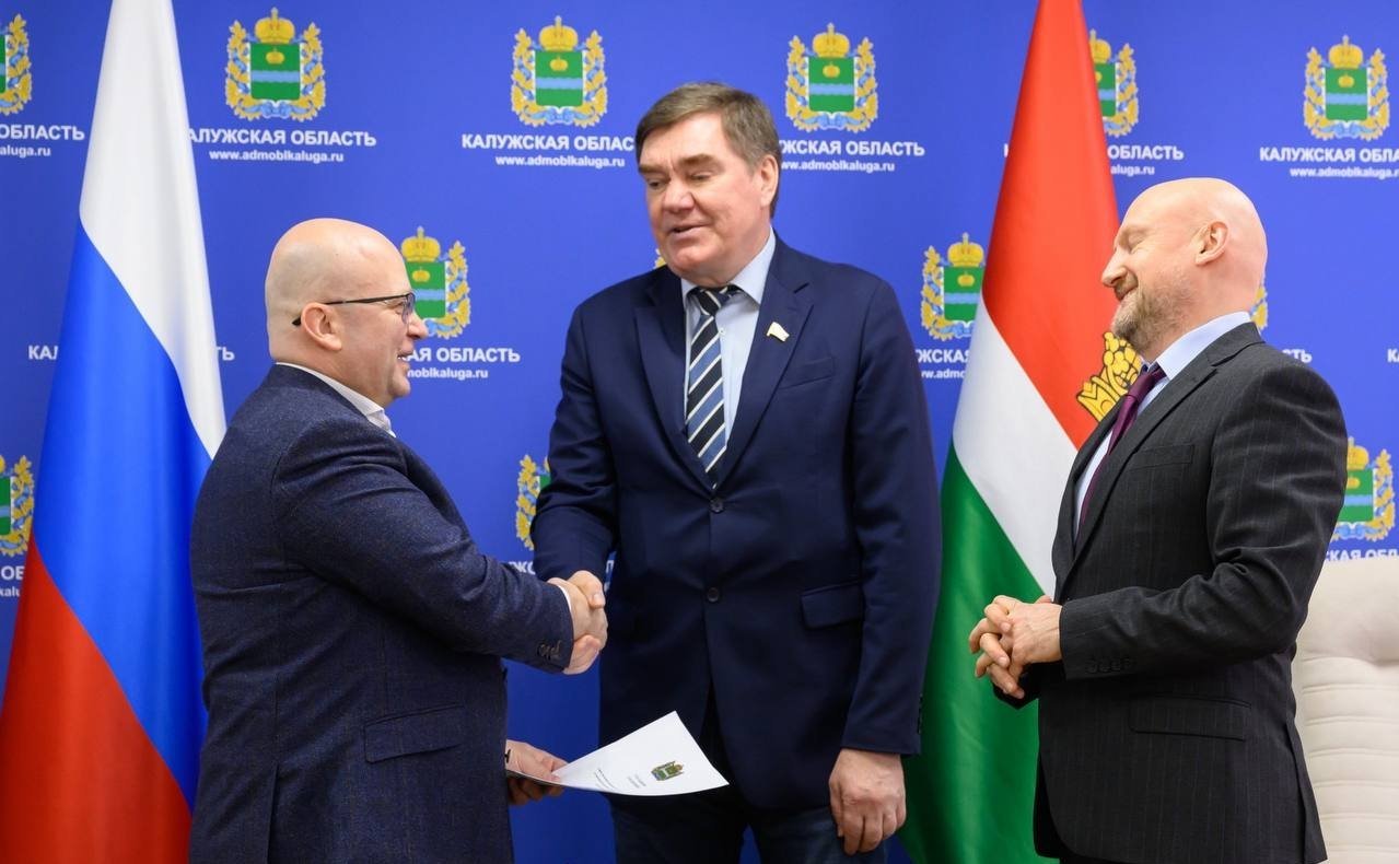 Алесандр Савин присутствовал на церемонии подписания Соглашения о намерениях между компанией — производителем автомобильной техники и правительством региона