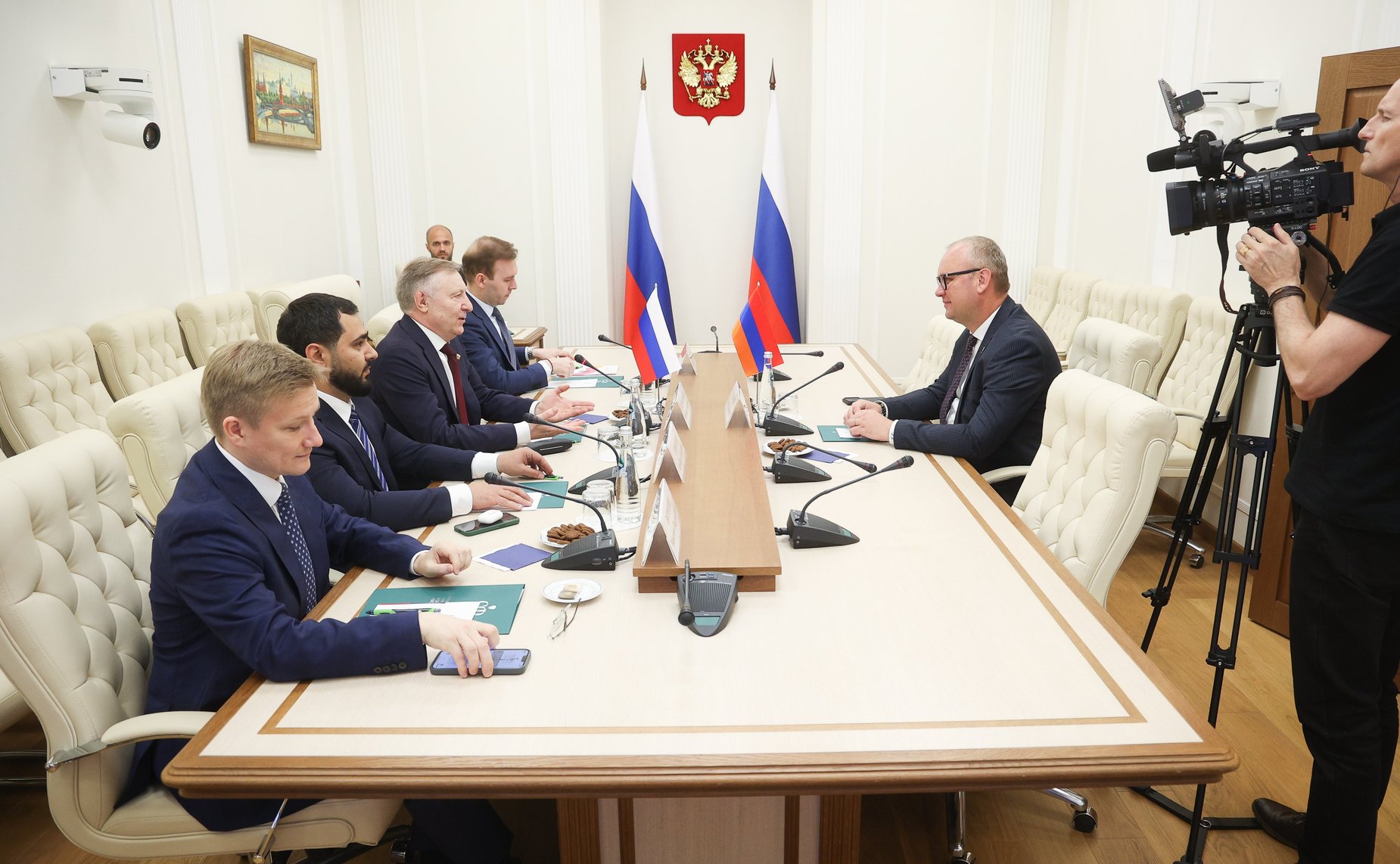 Встреча первого заместителя председателя Комитета СФ по социальной политике Александра Варфоломеева с депутатом Национального Собрания Республики Армения Алексеем Сандыковым