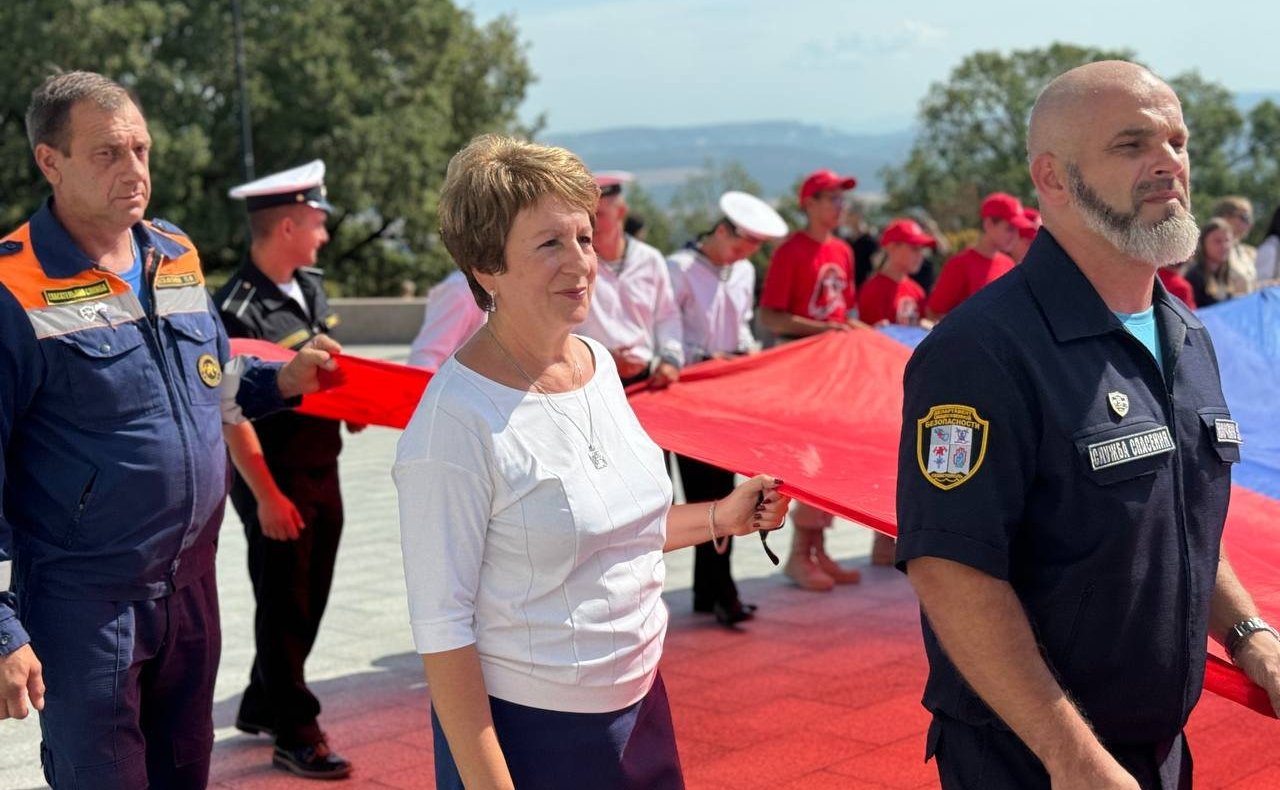 Екатерина Алтабаева приняла участие в праздничном мероприятии, посвящённом Дню государственного флага