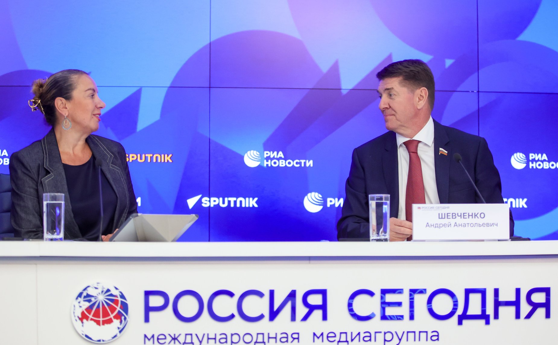 В Пресс-центре «Россия сегодня» состоялась пресс-конференция председателя Комитета СФ по федеративному устройству, региональной политике, местному самоуправлению и делам Севера Андрея Шевченко, посвященная работе Комитета в период весенней сессии