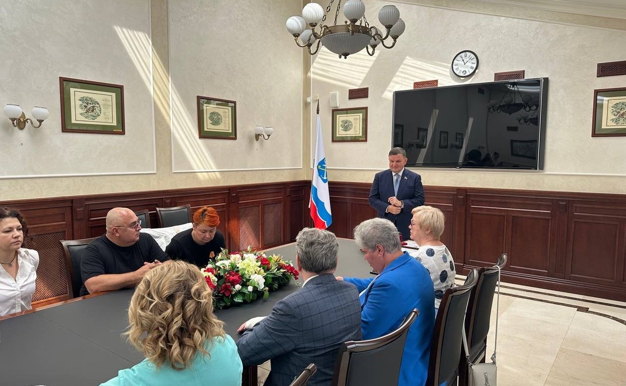 Сергей Перминов вручил награды СФ землякам в День Ленинградской области