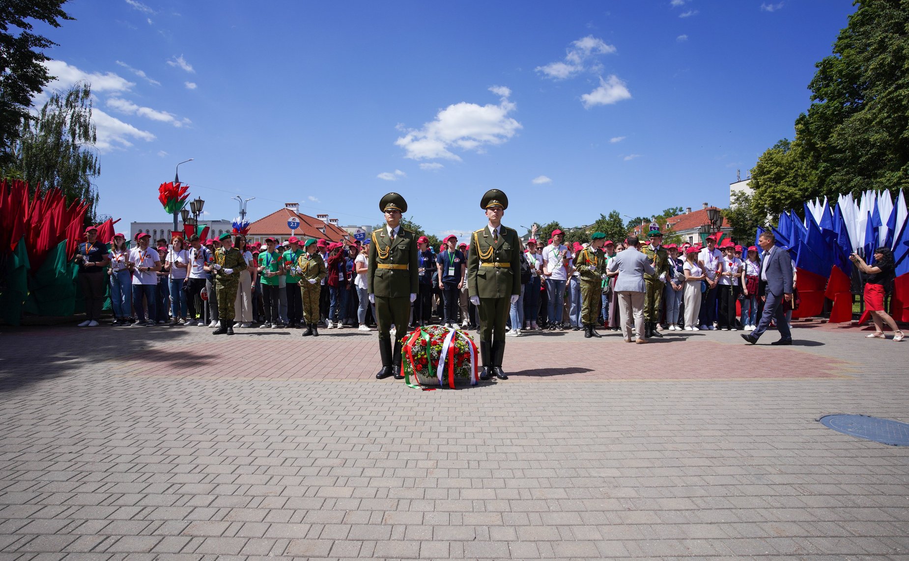 В парке им. Ж.Э. Жилибера состоялась церемония возложения к Памятнику воинам и партизанам, погибшим в годы Великой Отечественной войны