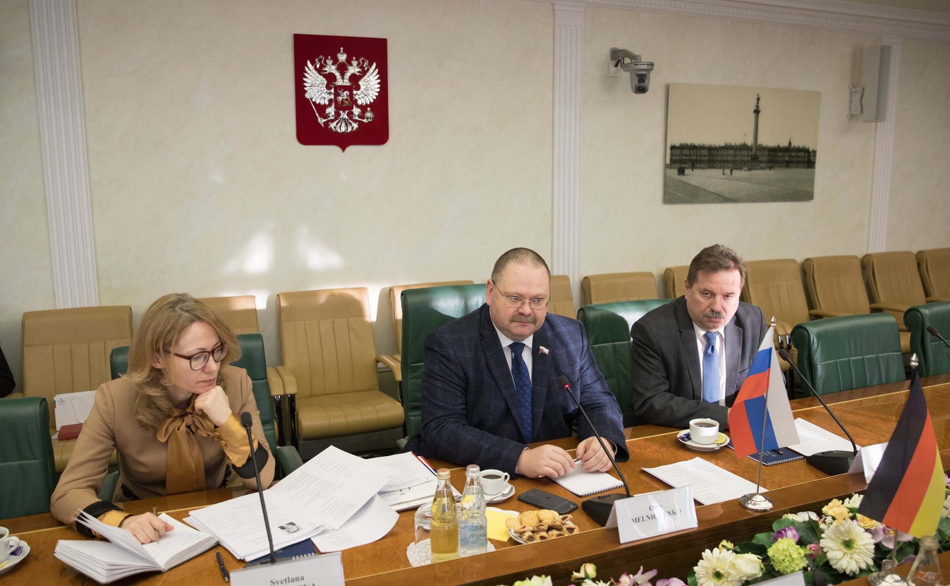 Председатель Комитета Совета Федерации по федеративному устройству, региональной политике, местному самоуправлению и делам Севера Олег Мельниченко на встрече с депутатом Бундестага, членом правления Германо-Российского Форума Бернхардом Кастером, 2018