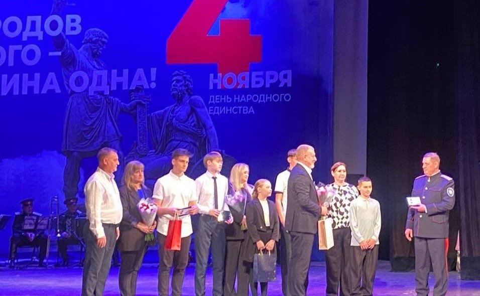 Сергей Горняков принял участие в награждении юных героев