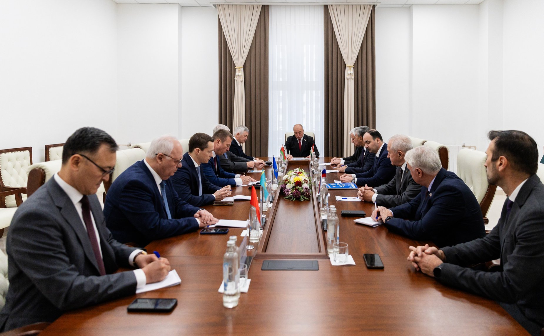 Встреча членов Координационного совещания с руководством Маджлиси намояндагон Маджлиси Оли Республики Таджикистан