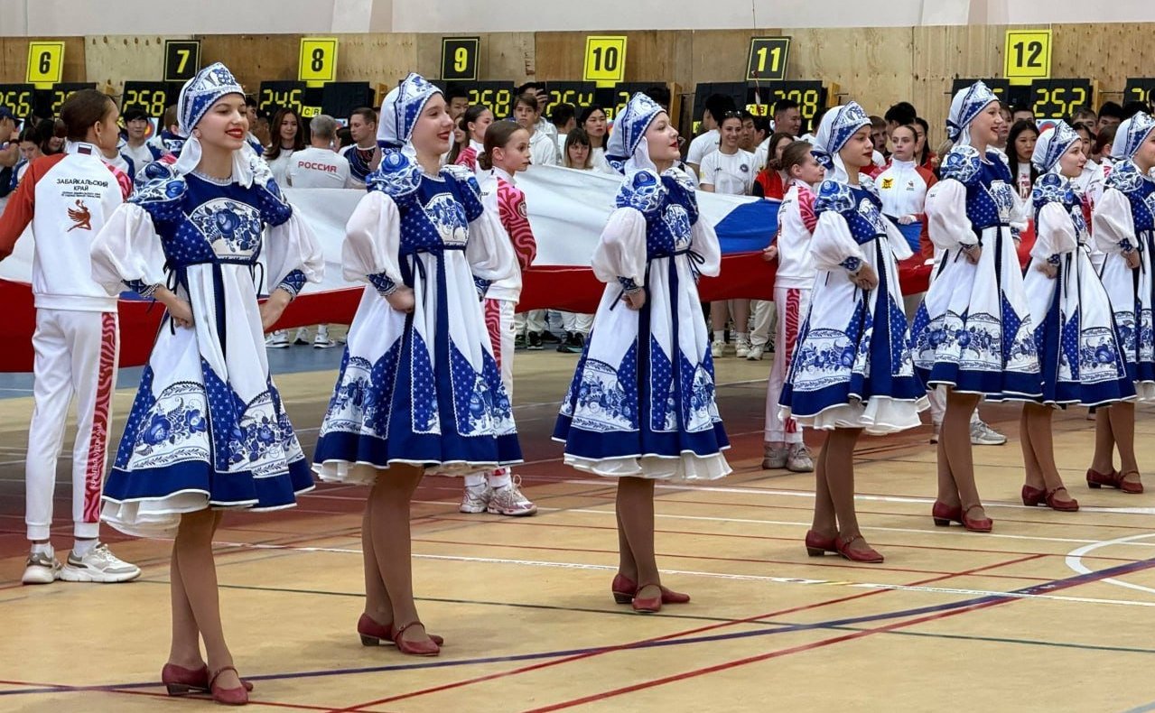 Баир Жамсуев принял участие в открытии международного турнира по стрельбе из лука в Чите